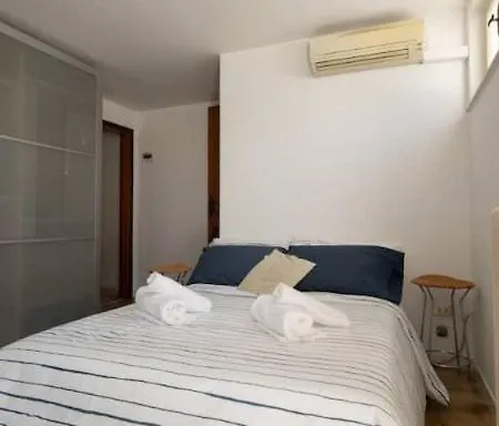 Apartment With Terrace Wi-fi Sunbeds Ac Parking